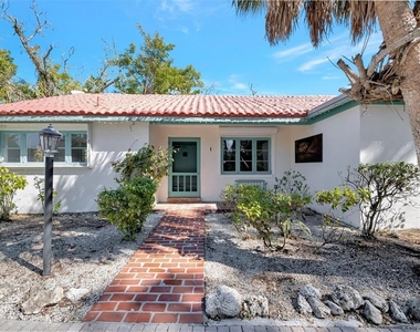 4237 Higel Avenue - Photo Thumbnail 4