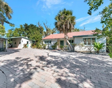 4237 Higel Avenue - Photo Thumbnail 2