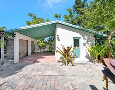 4237 Higel Avenue - Photo Thumbnail 9