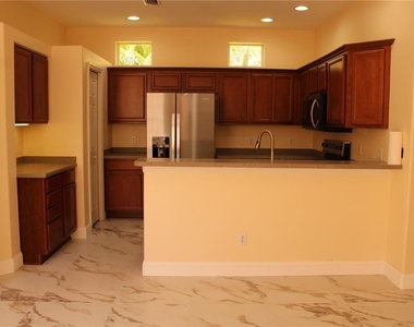 7803 33rd Street E - Photo Thumbnail 8