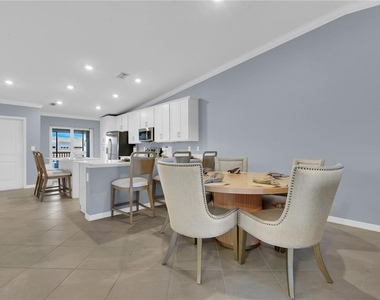 14271 Heritage Landing Boulevard - Photo Thumbnail 13