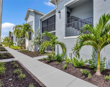 14271 Heritage Landing Boulevard - Photo Thumbnail 2