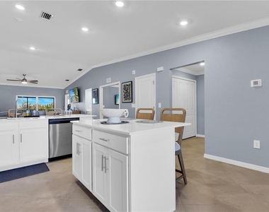 14271 Heritage Landing Boulevard - Photo Thumbnail 11