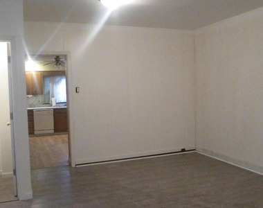 811 Cedar Avenue - Photo Thumbnail 4