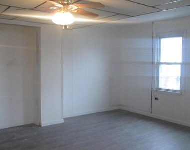 811 Cedar Avenue - Photo Thumbnail 1