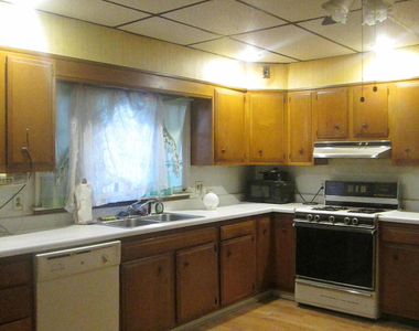 811 Cedar Avenue - Photo Thumbnail 6