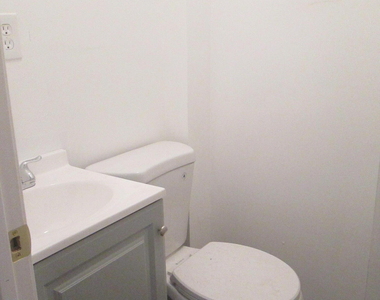 811 Cedar Avenue - Photo Thumbnail 5