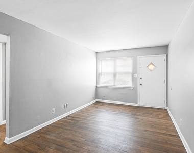 936 Mayson Turner Road Northwest - Photo Thumbnail 4