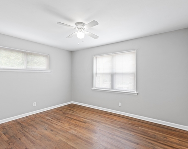 936 Mayson Turner Road Northwest - Photo Thumbnail 10