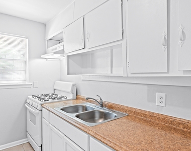 936 Mayson Turner Road Northwest - Photo Thumbnail 15