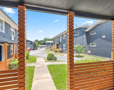 936 Mayson Turner Road Northwest - Photo Thumbnail 18