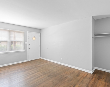 936 Mayson Turner Road Northwest - Photo Thumbnail 5