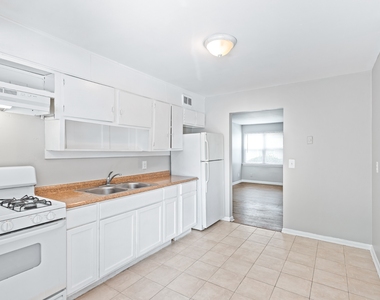 936 Mayson Turner Road Northwest - Photo Thumbnail 2