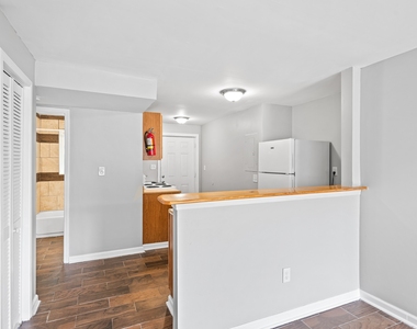 936 Mayson Turner Road Northwest - Photo Thumbnail 5