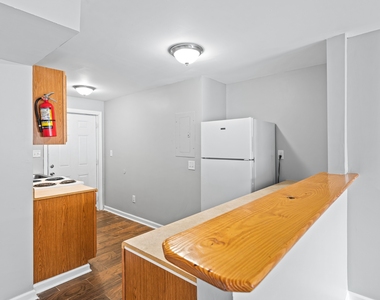 936 Mayson Turner Road Northwest - Photo Thumbnail 6