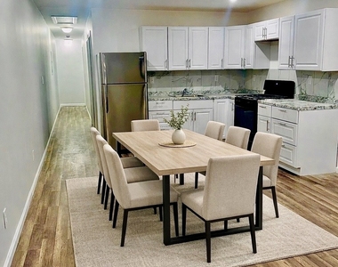 1415 Stratford Avenue - Photo Thumbnail 2