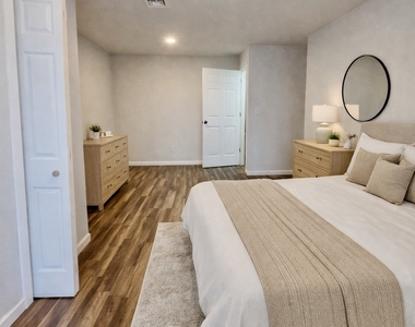 1415 Stratford Avenue - Photo Thumbnail 11