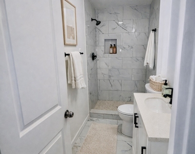 1415 Stratford Avenue - Photo Thumbnail 5