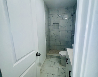 1415 Stratford Avenue - Photo Thumbnail 4