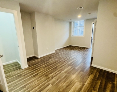 1415 Stratford Avenue - Photo Thumbnail 10