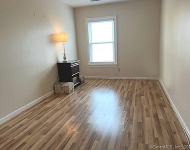 37 Greenwich Avenue - Photo Thumbnail 7