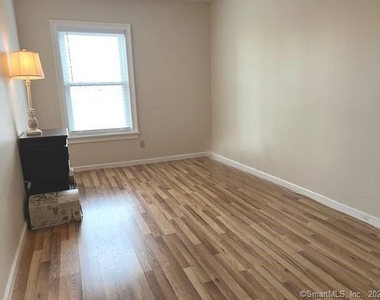 37 Greenwich Avenue - Photo Thumbnail 8