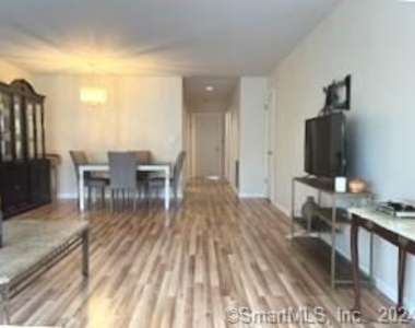 37 Greenwich Avenue - Photo Thumbnail 2