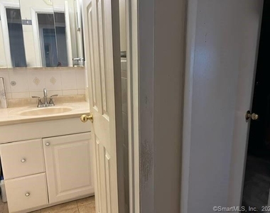 37 Greenwich Avenue - Photo Thumbnail 10
