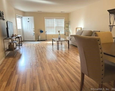 37 Greenwich Avenue - Photo Thumbnail 15