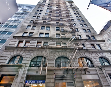 135 William Street - Photo Thumbnail 12