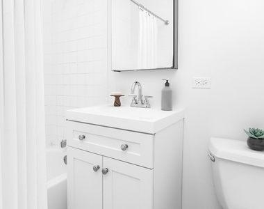 135 William Street - Photo Thumbnail 9