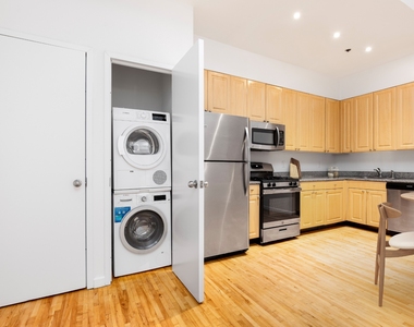 135 William Street - Photo Thumbnail 2