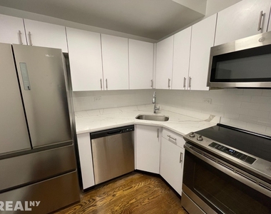 219 East 69th Street - Photo Thumbnail 2