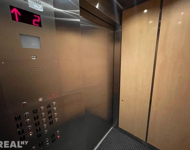 219 East 69th Street - Photo Thumbnail 5
