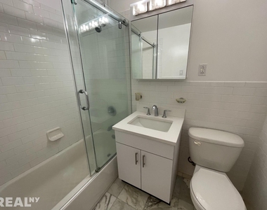 219 East 69th Street - Photo Thumbnail 3