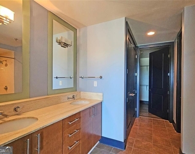 4561 Olde Perimeter Way Ne - Photo Thumbnail 16