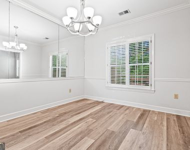 1160 Windsor Parkway - Photo Thumbnail 13