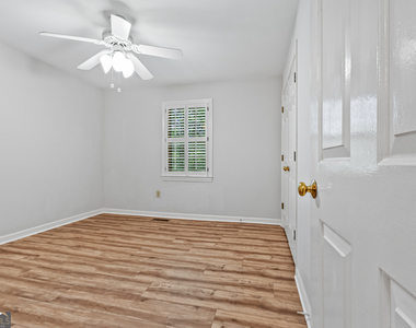 1160 Windsor Parkway - Photo Thumbnail 27