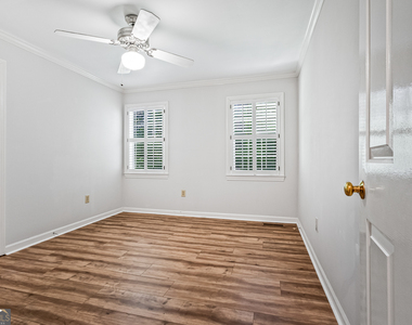 1160 Windsor Parkway - Photo Thumbnail 22