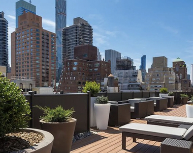 East 73rd Street - Photo Thumbnail 5