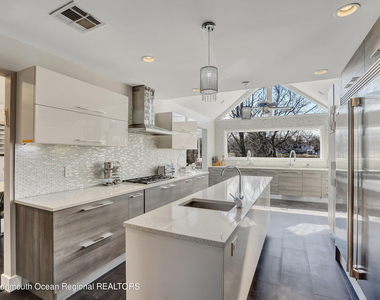 278 Lake Avenue - Photo Thumbnail 5