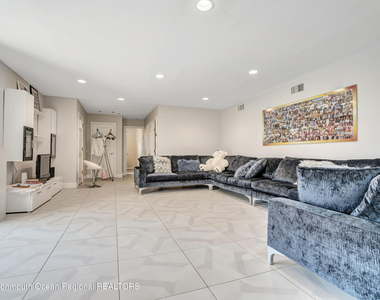 278 Lake Avenue - Photo Thumbnail 2