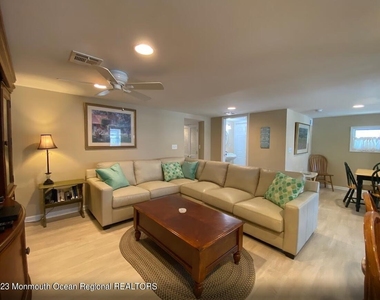 17 Sampson Avenue - Photo Thumbnail 7