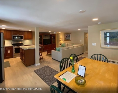 17 Sampson Avenue - Photo Thumbnail 3