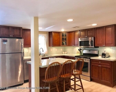 17 Sampson Avenue - Photo Thumbnail 4