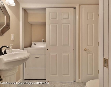 17 Sampson Avenue - Photo Thumbnail 9