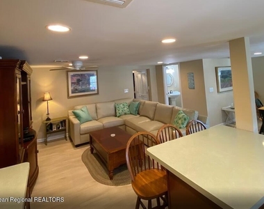 17 Sampson Avenue - Photo Thumbnail 5