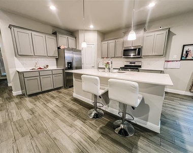 5516 Nelson Parkway - Photo Thumbnail 2