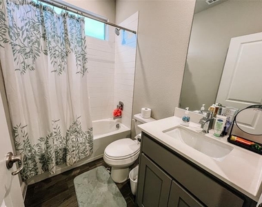 5516 Nelson Parkway - Photo Thumbnail 9