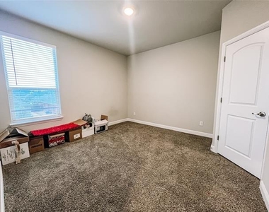 5516 Nelson Parkway - Photo Thumbnail 17